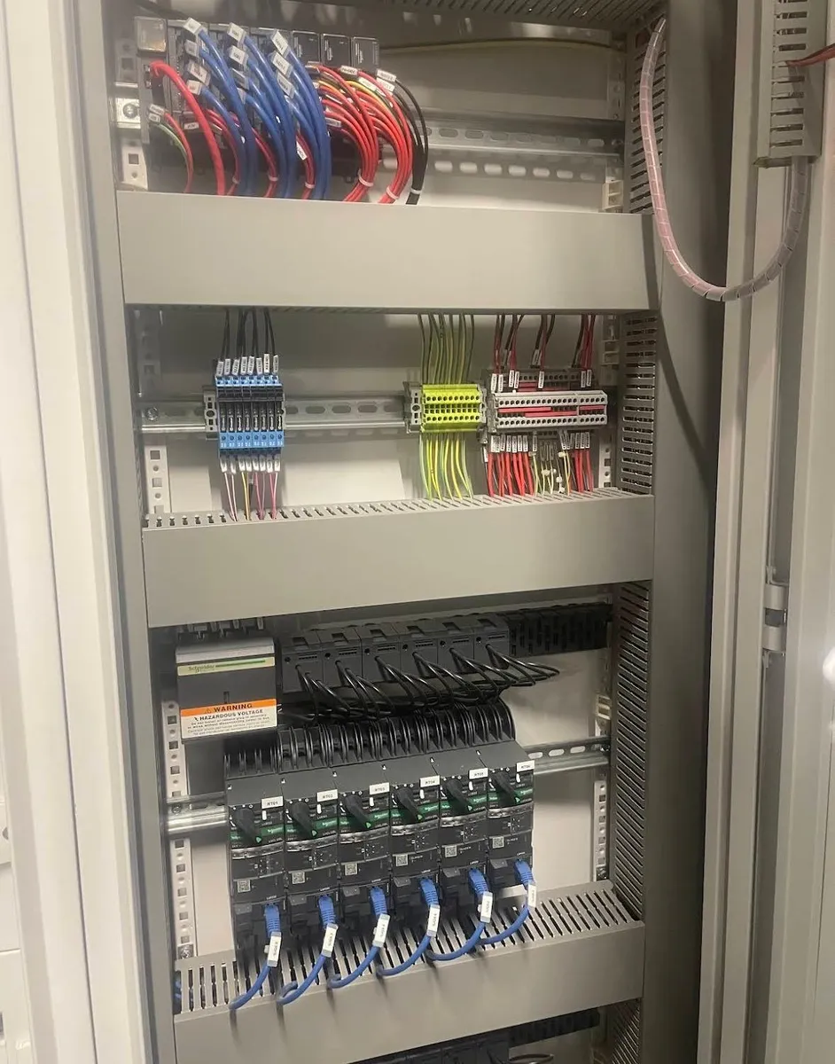 Quadro elettrico industriale cablato a Bergamo